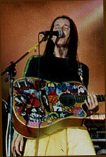 [IMAGE - Andrea Echeverri, Aterciopelados &copy; Simon Stettner]