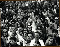 [IMAGE - the crowd &copy; Simon Stettner]